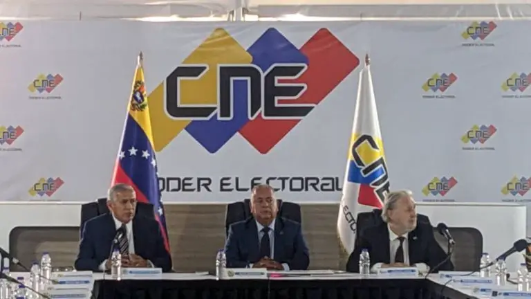 CNE suscribe convenio de veeduría con el Ceela y Opeir para las presidenciales
