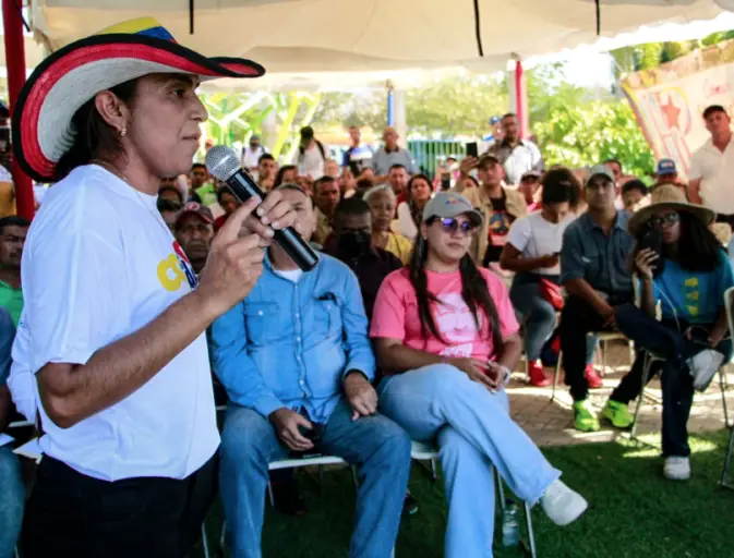 El gobernador Víctor Clark y el vicepresidente de Comunas del PSUV Jorge Arreaza, presidieron la presentación del Plan de Siembra Comunal 2024.