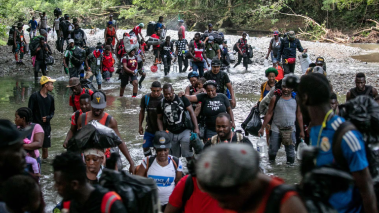 Más de 118.000 migrantes cruzaron la selva del Darién