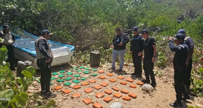 PNB halla una embarcación con marihuana en Tocópero