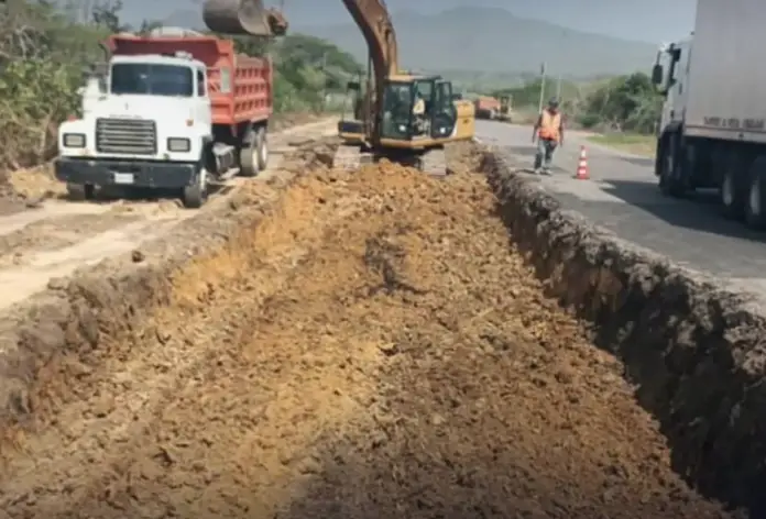 El plan de rehabilitación vial que adelanta el gobernador Víctor Clark está dispuesto en el sector El Perú hasta el sector El Huequito del municipio Tocópero.