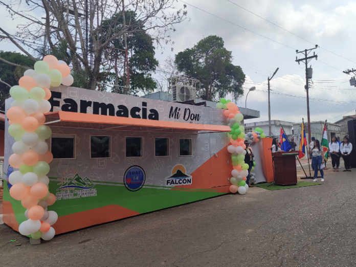 Este martes la alcaldesa del municipio Federación, Nayrobi Osteicoechea inauguró junto al poder popular una Farmacia Comunitaria que lleva el nombre 
