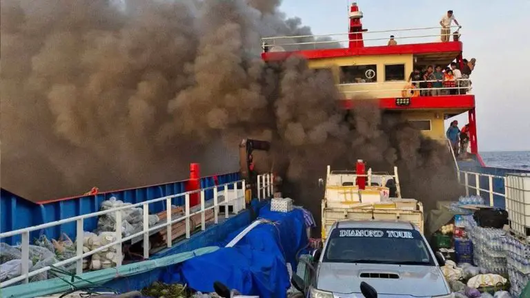 Se incendió ferry con 97 pasajeros en Tailandia (+VIDEO)