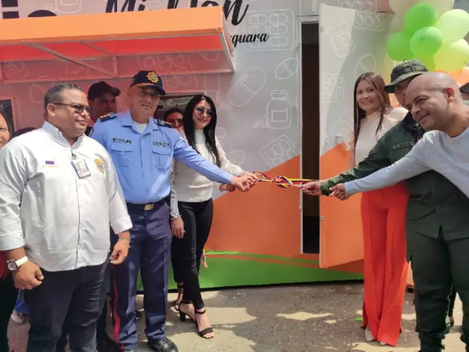 Este martes la alcaldesa del municipio Federación, Nayrobi Osteicoechea inauguró junto al poder popular una Farmacia Comunitaria que lleva el nombre "Mi Don".