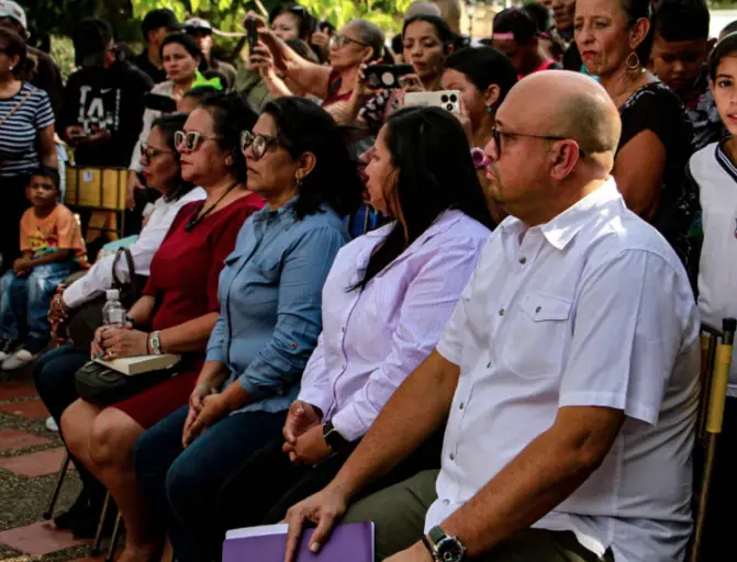 El estado Falcón se unió al acto en honor al Día Nacional del Cuatro Venezolano desde la plaza Bolívar de Coro con la participación de 150 niños.
