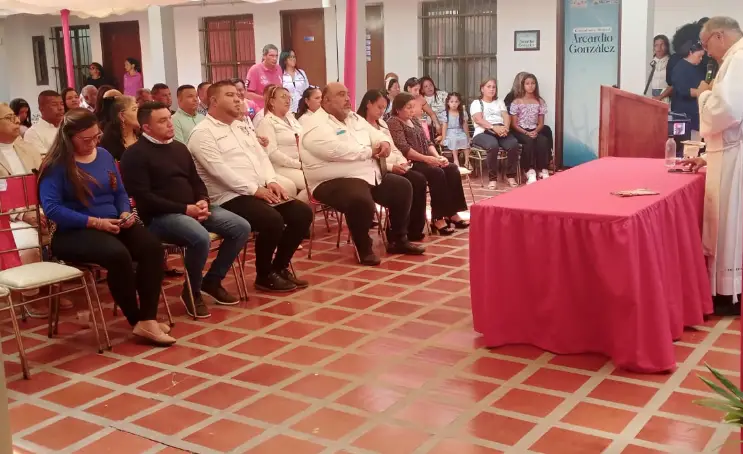 A un año de la desaparición física del concejal Adrián Garcés, el Concejo Municipal de Miranda reinauguró este martes el salón de sesiones con su epónimo.