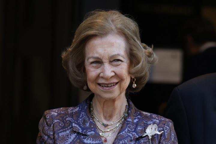 La reina Sofía de España es ingresada en una clínica de Madrid