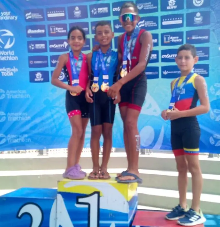 Delfines de Paraguaná, tres de oro en triatlón nacional