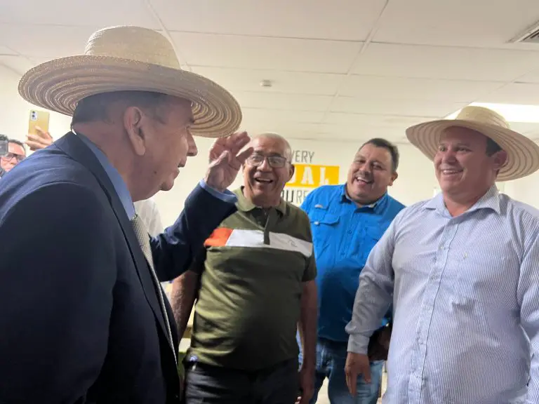 Edmundo González recibe apoyo de ocho alcaldes trujillanos
