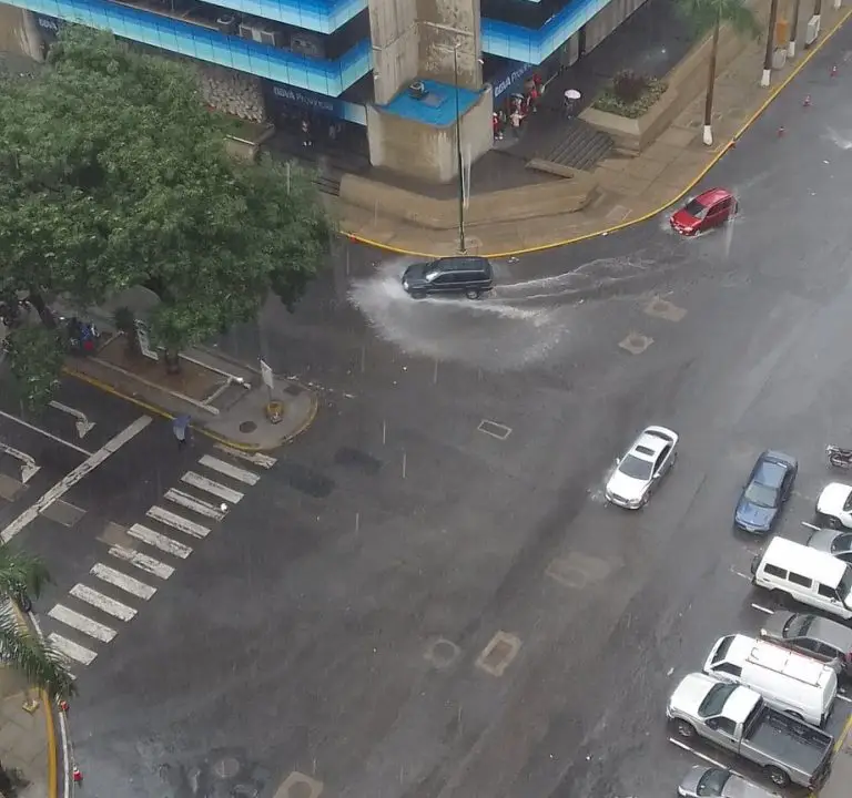 Fuertes lluvias causaron estragos en Caracas (Video)