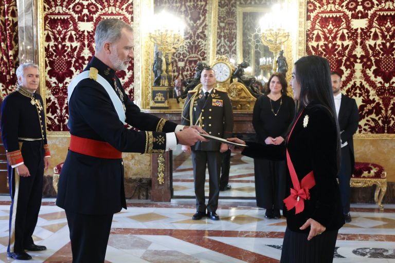 Gladys Gutiérrez entrega cartas credenciales al rey Felipe VI