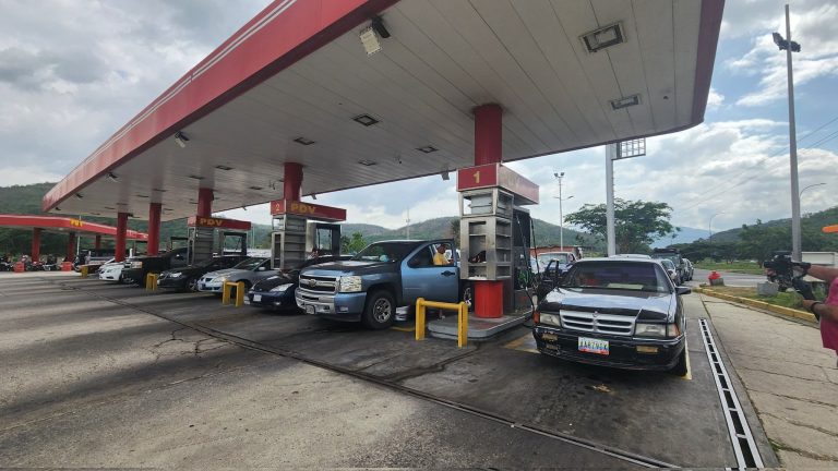 Hay combustible en Venezuela, asegura PDVSA