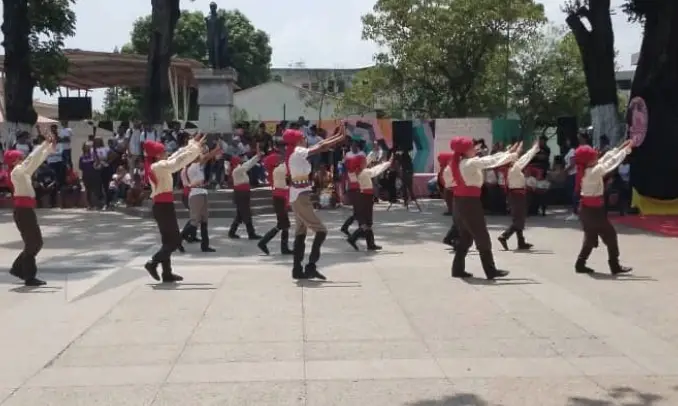 Fundada en el año 1992, el grupo experimental Danzas La Vela ha cautivado al público con su imponente representación de las tradiciones culturales venezolanas.