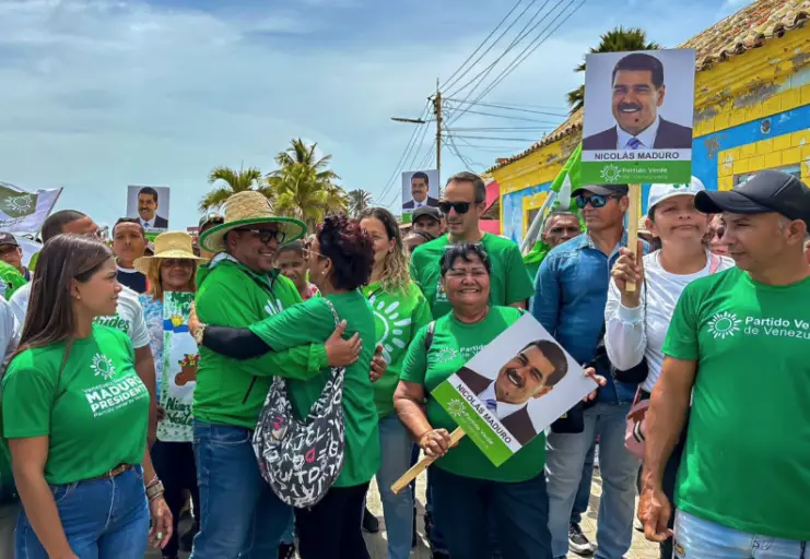 Este jueves la ecomilitancia del Partido Verde de Venezuela en Falcón, bajo la consigna "Falcón Reverdece" realizó una caminata en apoyo a Nicolás Maduro.