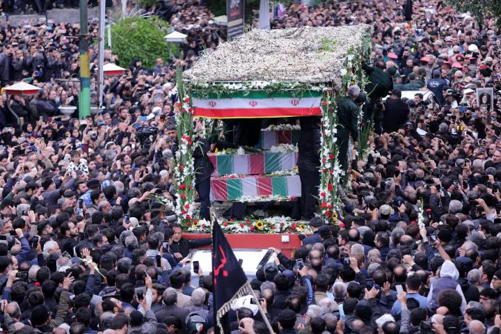 Irán inicia ceremonias funerarias por la muerte del presidente Raisí