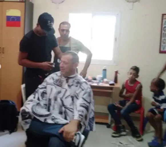 Con la participación de 14 adolescentes inició el curso práctico de barbería en la sede CCPI Chuchube Cantarín del Barrio Cruz Verde de Coro.