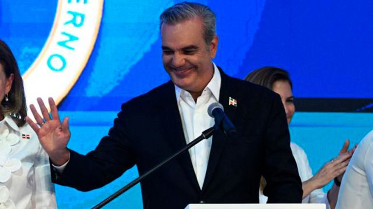 Abinader vuelve a presidir República Dominicana tras arrollador triunfo