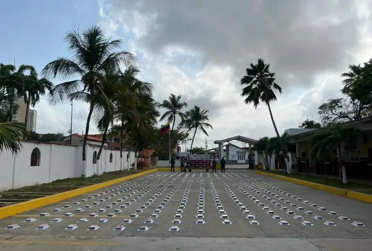Falcón | Van 525 panelas de cocaína localizadas en la costa