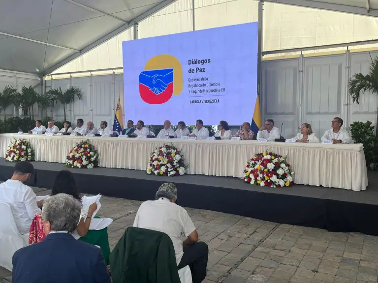 Mesa de diálogo colombiano se instala en Caracas (Video)