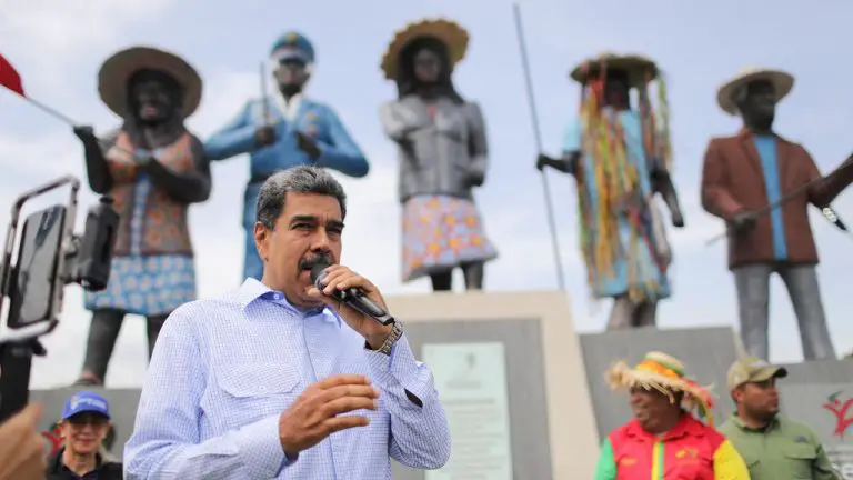 “O se pone las pilas o lo sacamos de ahí”, advirtió Maduro al alcalde de Guatire