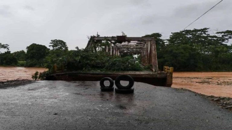 Colapsó puente que comunica Táchira y Barinas (Video)