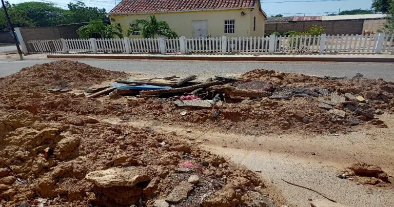 Se hunde la calle Libertad de Capatárida