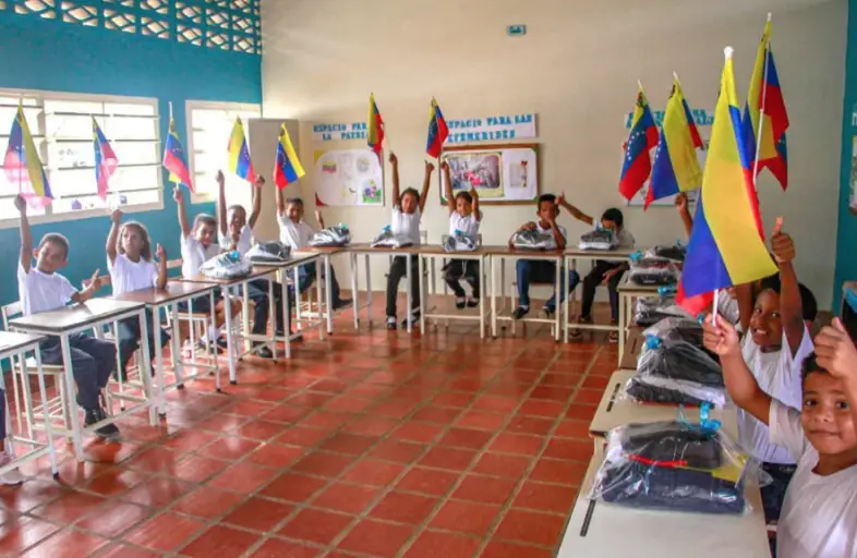 Gracias a las Bricomiles otro plantel educativo ha quedado como nuevo en el estado Falcón: la Escuela Primaria Nacional Martín González del sector Los Olivos.
