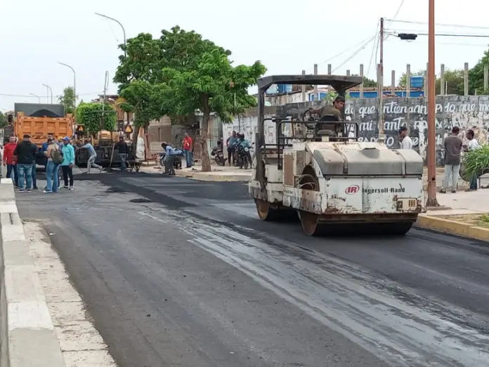 Los primeros 1,4 kilómetros de transformación vial de la avenida Manaure de Coro, ya fueron completados con la colocación de 580 toneladas de asfalto.