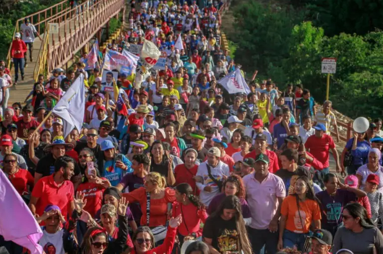 Cumarebo se desbordó de pueblo en respaldo a Nicolás Maduro