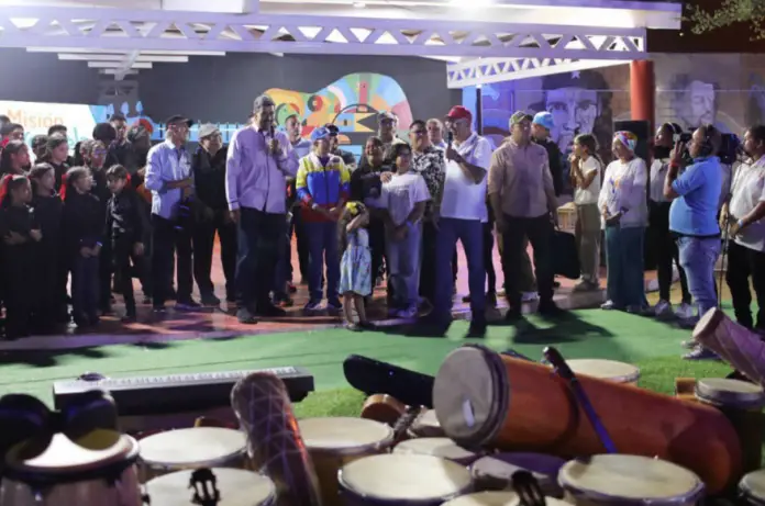 La visita de Maduro a Falcón cerró en la casa museo Alí Primera, desde donde anunció la transformación de la comunidad y la creación de un circuito radial.