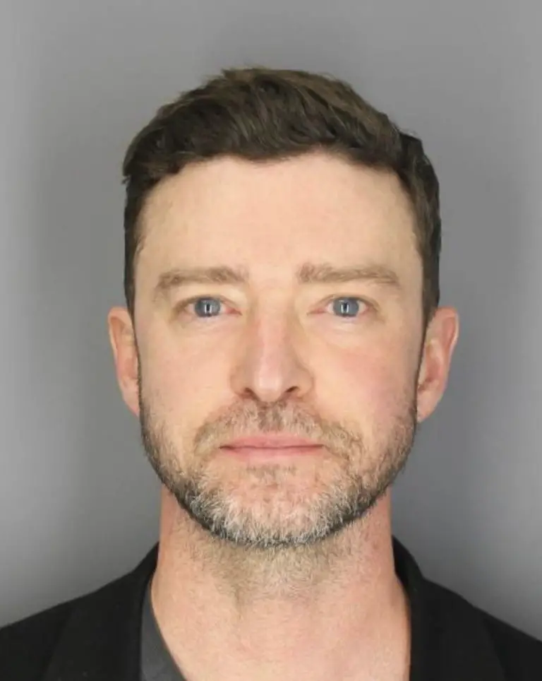 Ojos rojos y vidriosos: difunden foto policial de Justin Timberlake
