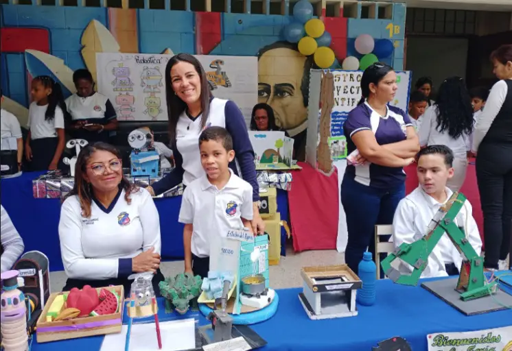 La ETIR Pedro Curiel Ramírez de Coro fue el escenario para que estudiantes mostraran 106 proyectos en la Feria Productiva 2024.