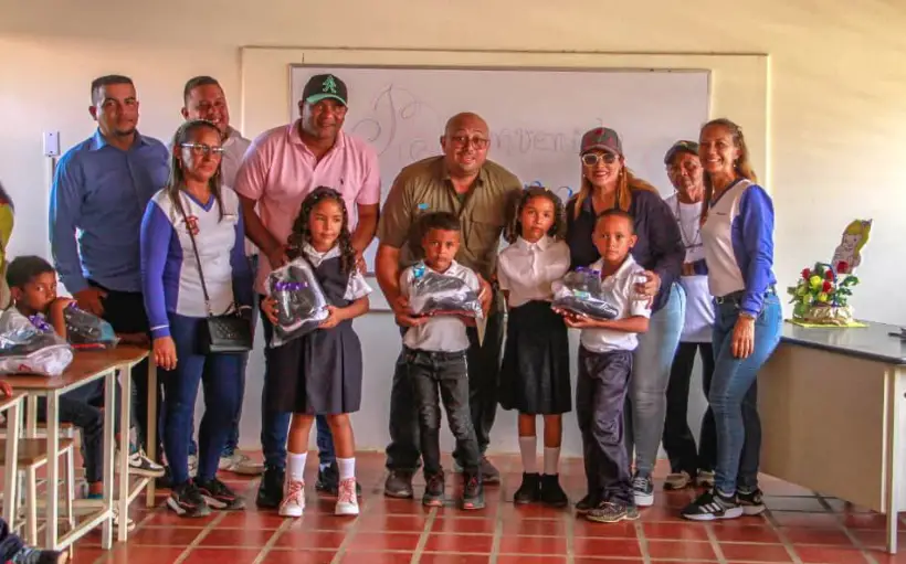 Gracias a las Bricomiles otro plantel educativo ha quedado como nuevo en el estado Falcón: la Escuela Primaria Nacional Martín González del sector Los Olivos.