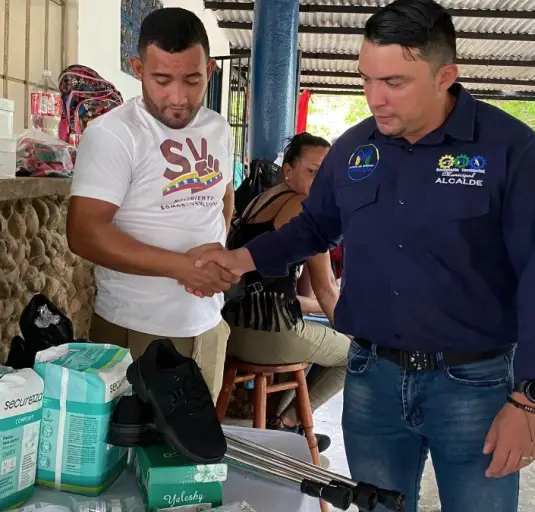 El alcalde Henry Hernández y el sistema de misiones y grandes misiones del municipio Miranda llevaron a la comunidad Riberas del Río una jornada social.