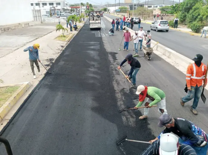 Los primeros 1,4 kilómetros de transformación vial de la avenida Manaure de Coro, ya fueron completados con la colocación de 580 toneladas de asfalto.