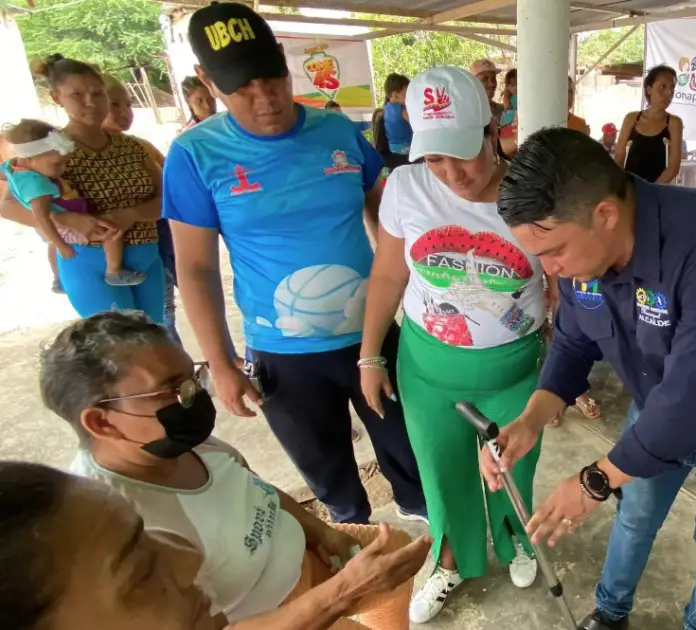 El alcalde Henry Hernández y el sistema de misiones y grandes misiones del municipio Miranda llevaron a la comunidad Riberas del Río una jornada social.