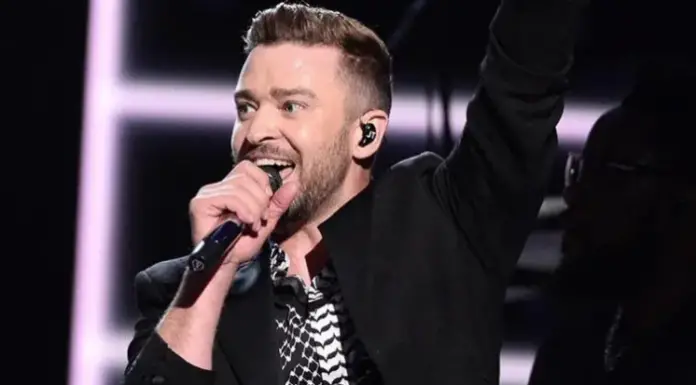 Después de una noche tras las rejas por conducir bajo los efectos del alcohol, Justin Timberlake se presentó el viernes por la noche en un concierto.