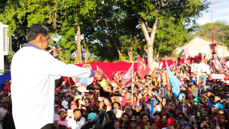 Maduro felicitó al pueblo boliviano tras “vencer el intento de golpe de Estado”