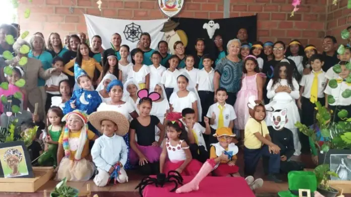 Los promotores culturales del Incudef junto a representantes del dcefalcon particiapron en el encuentro municipal de Cuentos, Mitos y Leyendas.