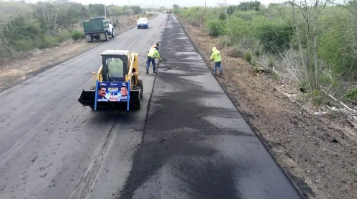 El plan de adecuación de las principales carreteras naciones continúan, por lo que trabajan en el tramo del sector Ricoa-La Isla de la Morón-Coro.