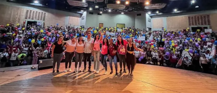 Con una masiva asistencia que llenó el ateneo Rubén Ismael Padilla de Punto Fijo, las mujeres de Carirubana ratificaron que están claras de cara al 28 de julio.