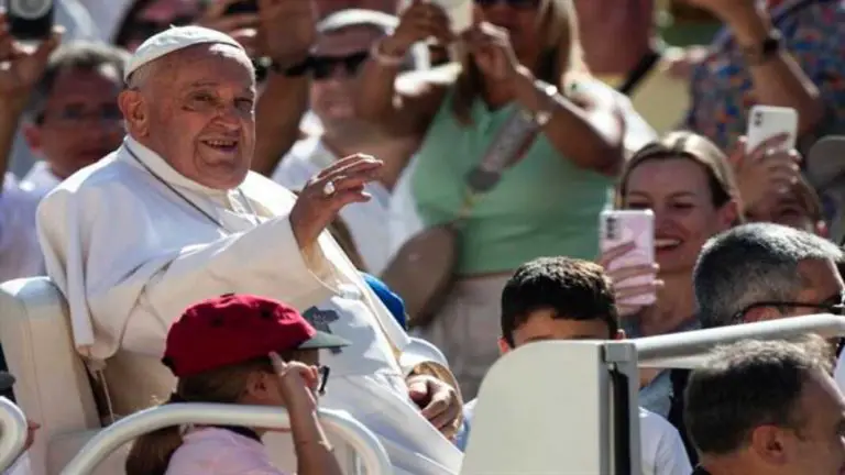 El Papa carga contra la producción y tráfico de drogas y rechaza la liberalización