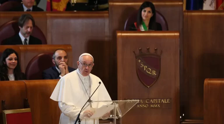 El papa Francisco anima a acoger a los débiles en el jubileo