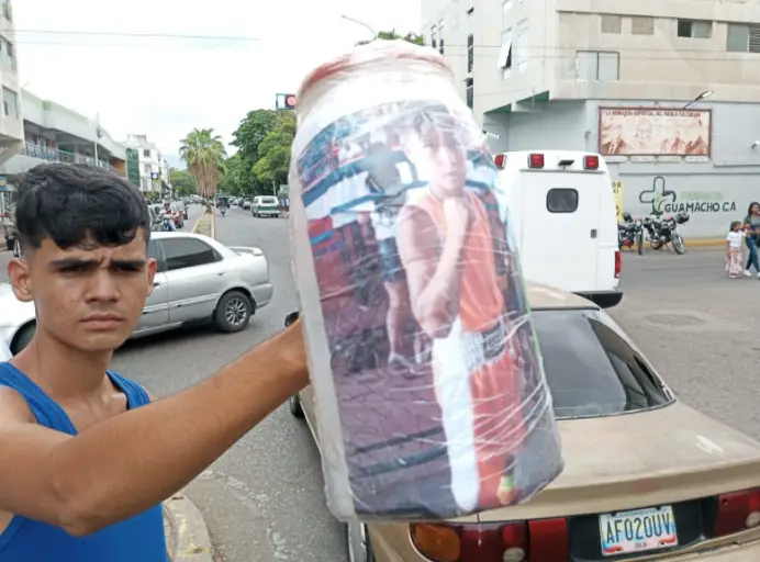 Este viernes en cuatro puntos de la ciudad de Coro se activaron los miembros de la comunidad boxística para ayudar a los gastos médicos de Aldison José Estrella