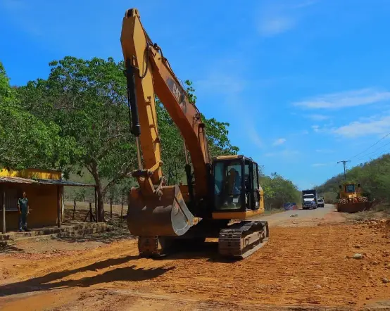 Vías de Falcón trabaja en la rehabilitación de la troncal 004 mejor conocida como la Coro-Churuguara nueva en los tramos de las Dos Bocas y El Permiso.