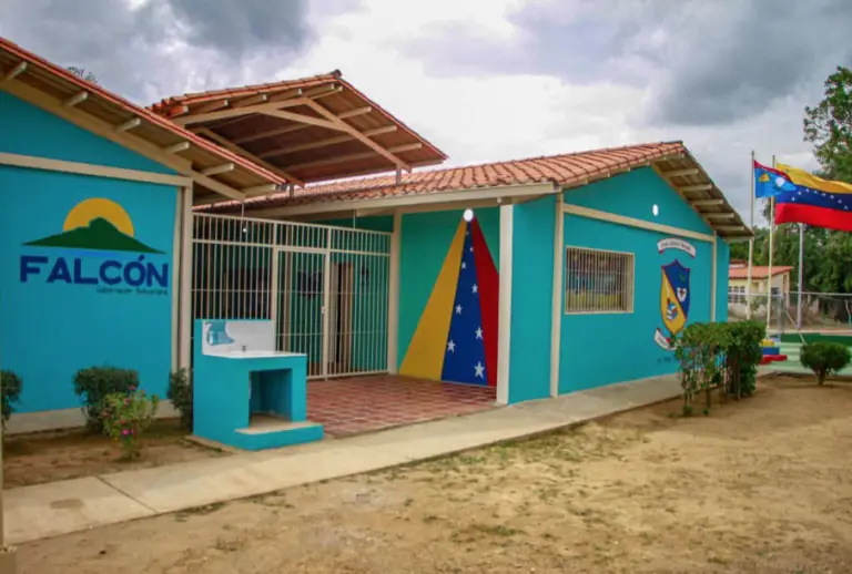 Maduro le cumple a Los Perozos con escuela “Antonia Coromoto Torres”