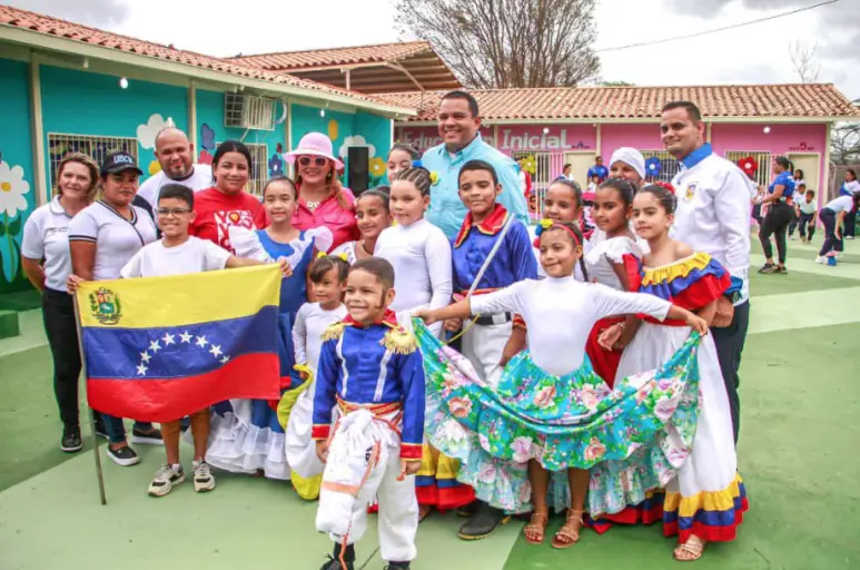 Más de 570 alumnos de Educación Inicial hasta sexto grado fueron beneficiados con la entrega de la UE “Antonia Coromoto Torres” de la comunidad de Los Perozos.
