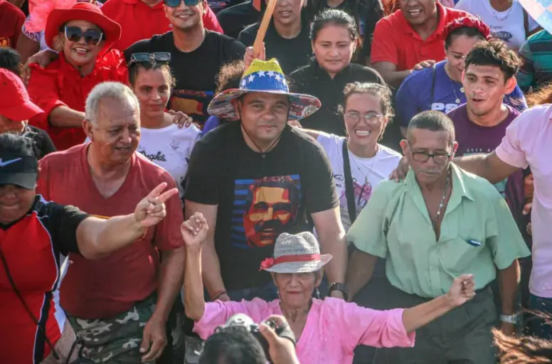 Como una manifestación de amor, el pueblo de Cumarebo en el municipio Zamora salió con esperanza a la calle para ratificar su lealtad con el candidato Maduro.