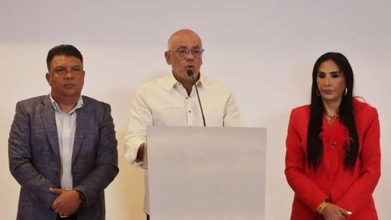 Alcaldes opositores respaldan a Nicolás Maduro (Video)