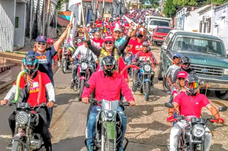 Churuguara arrancó campaña con caravana motorizada